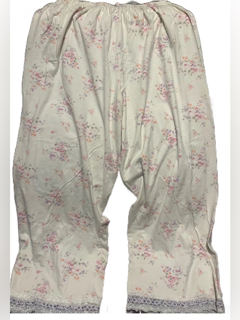 Vintage-Inspired Floral Lounge Pants in Cream and Pink. Pjs